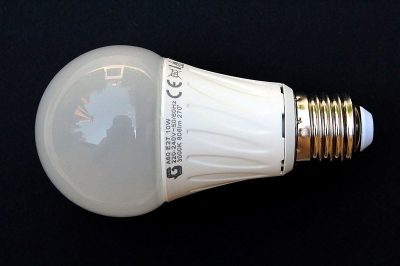 800px-Led-lampa